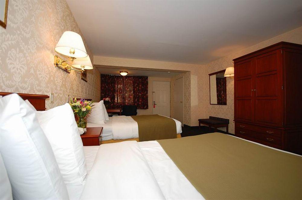Days Inn By Wyndham Woodbury Long Island Εξωτερικό φωτογραφία